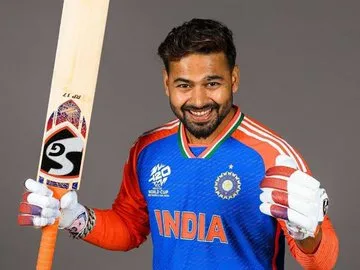 Rishabh Pant Gifts Scooters to Heroes Who Saved His Life 1 Rishabh Pant9 Rishabh Pant Gifts Scooters to Heroes Who Saved His Life