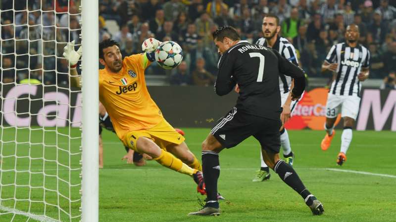 ronaldo buffon cropped 1wnt8w0pjbouf1n32b1zwyhkrz 800 Football Updates - Manchester United want Samuel Umtiti and Alex Sandro !!