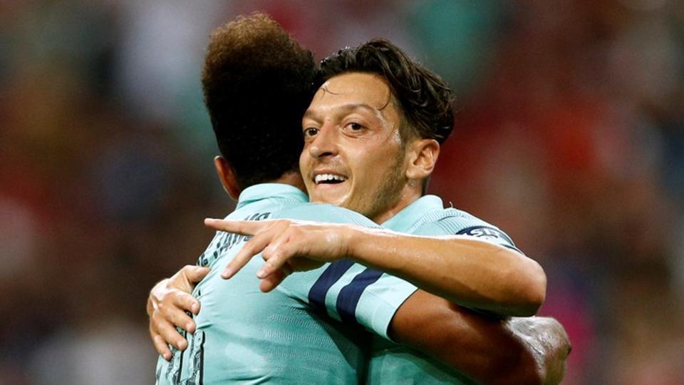 international champions cup arsenal germain paris st c09c1424 9270 11e8 950a c127747267f3 Mesut Ozil shines on return as Arsenal crush PSG in Singapore