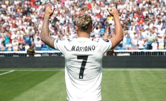 48735e4a5eed898ef1acf59747ccc6de 1 Mariano Diaz gets the famous No. 7 shirt at Real Madrid