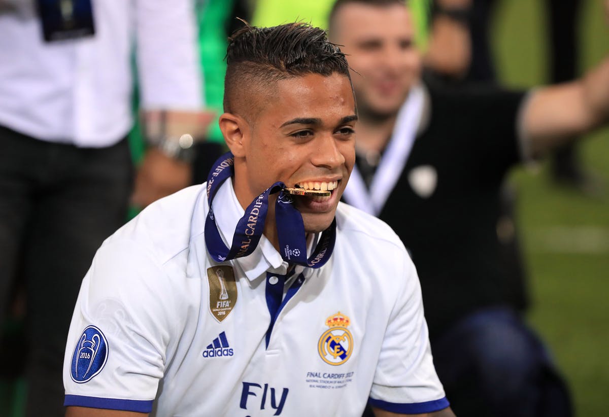 PA 31576302 Mariano Diaz gets the famous No. 7 shirt at Real Madrid