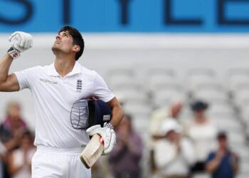 Britain Cricket - England v Pakistan - Second Test - Emirates Old Trafford - 22/7/16 England's Alastair Cook celebrates his century Action Images via Reuters / Jason Cairnduff Livepic EDITORIAL USE ONLY.