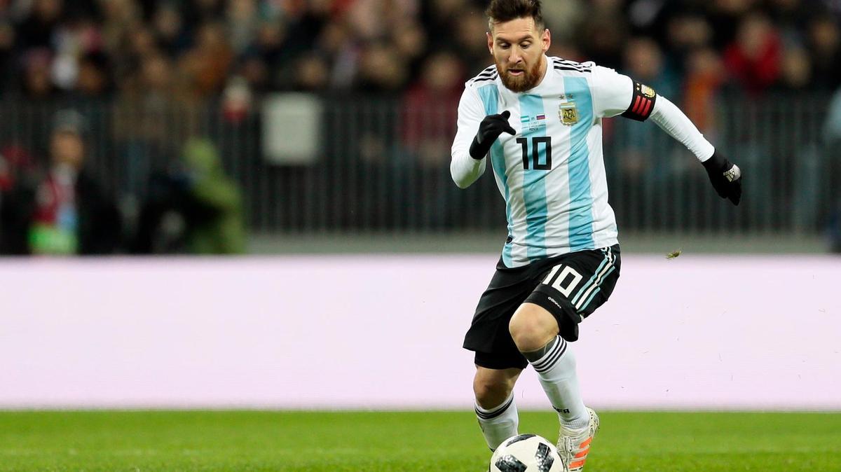 sp12 lionel messi Lionel Messi's Argentina career remains in doubt, while Maradona wants him to retire