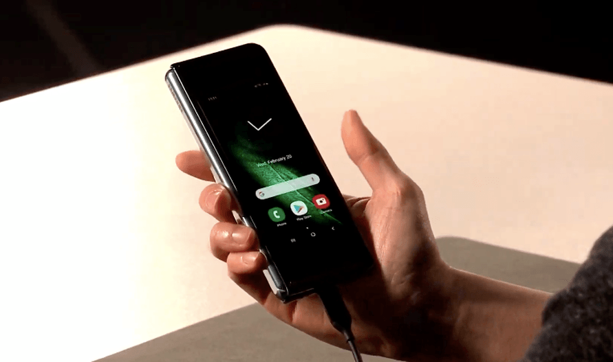 galaxy fold in use 1 SAMSUNG Galaxy Fold : The 1st Foldable smartphone from SAMSUNG.