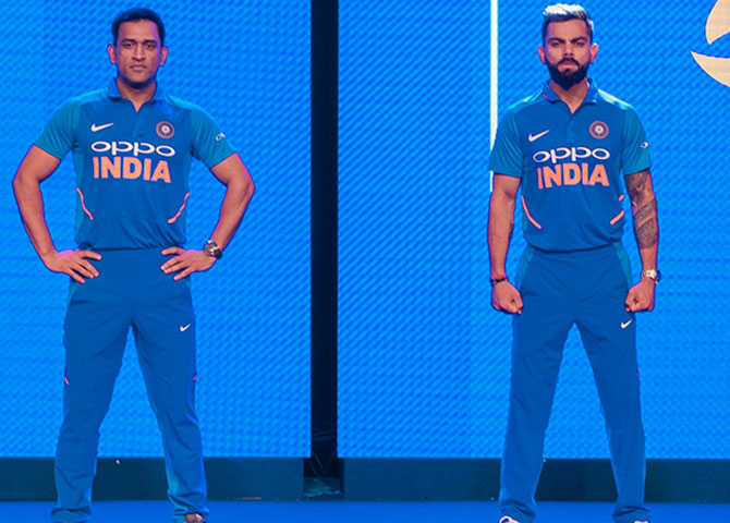 01dhoni jersey Virat Kohli and co reaches England for World Cup 2019.