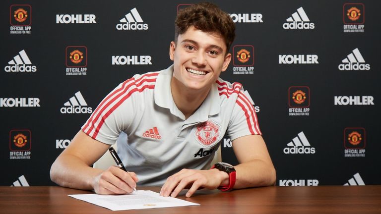 Manchester United have signed Daniel James from Swansea City
