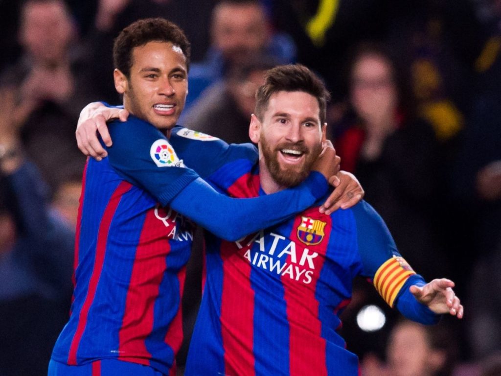 messi neymar1 Neymar keeps thinking of a possible Barca return