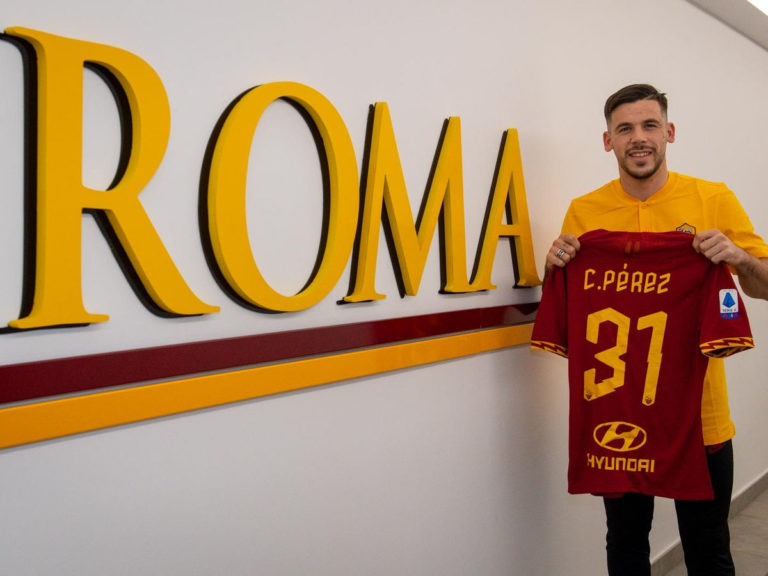 Roma have signed Barcelona winger Carles Perez on an initial loan deal
