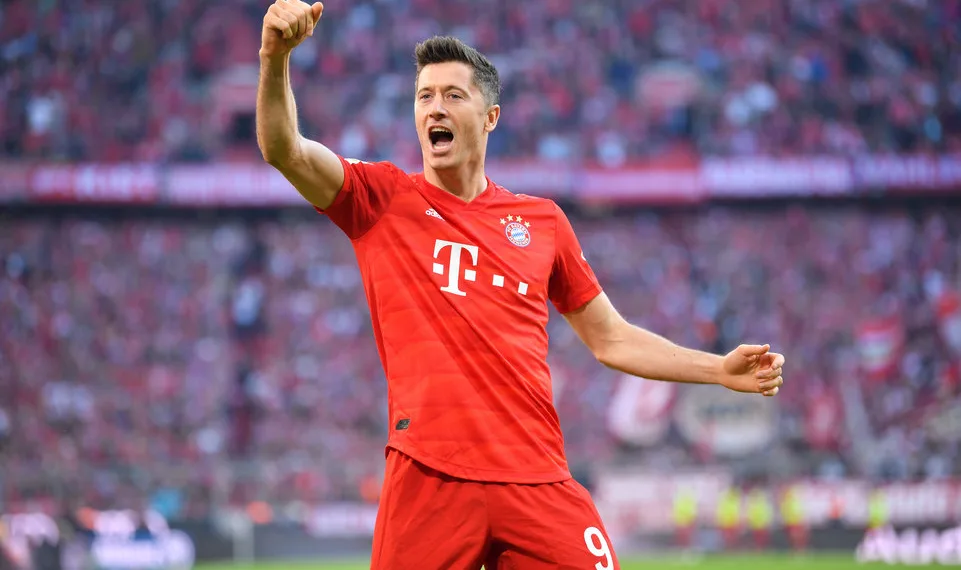 MUNICH, GERMANY - OCTOBER 26: Robert Lewandowski of FC Bayern Munich celebrates after scoring his team's second goal during the Bundesliga match between FC Bayern Muenchen and 1. FC Union Berlin at Allianz Arena on October 26, 2019 in Munich, Germany. (Photo by Sebastian Widmann/Bongarts/Getty Images)