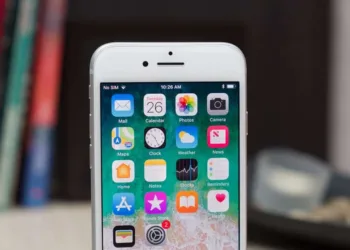 iPhone SE (2020) or OnePlus 8 who is the winner in India?