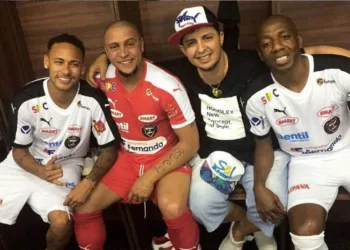 roberto carlos neymar