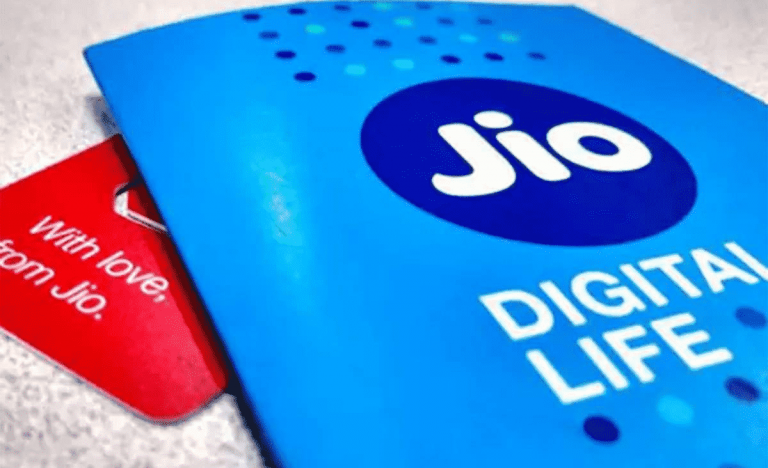 Reliance Jio to offer low-cost 4G smartphones by December: Report