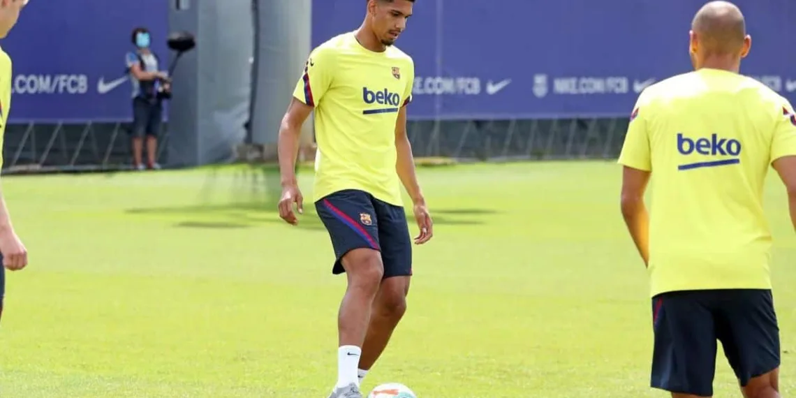 Ronald Araujo chose Barcelona on the Playstation & tells how Luis Suarez helped him