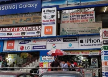 Xiaomi and Samsung accused by Indian offline smartphones retailers for favoring online giants
