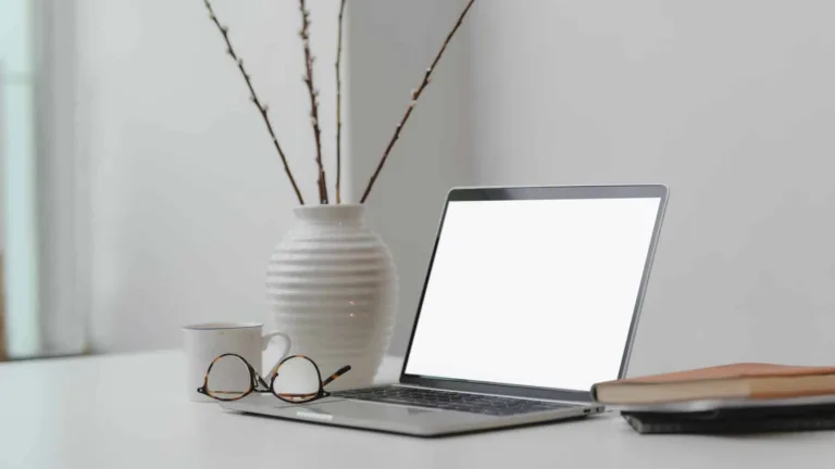 The Pros and Cons of Buying a MacBook Air for College