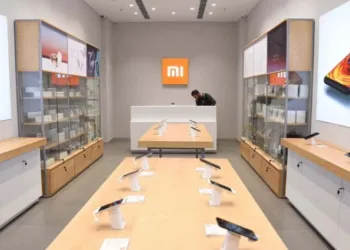 Xiaomi and Samsung accused by Indian offline smartphones retailers for favouring online giants