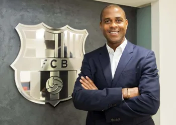 The Barcelona squad demands to replace Quique Setien with Patrick Kluivert