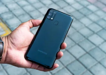 Best Budget Smartphones under Rs.15,000 available in Amazon Prime Day - up to 40% off