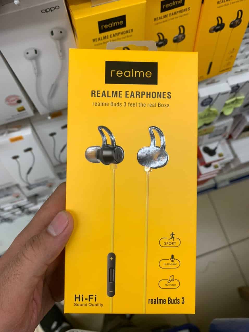 Realme Buds 3 retail box spotted in renders