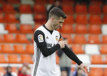 Junior Firpo to be offloaded to Italy, Barça want funds to bring Jose Gaya