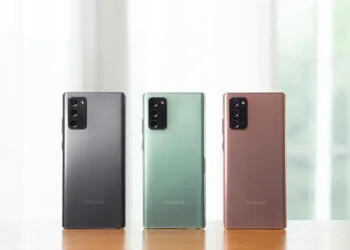 Is Samsung Galaxy Note 20's plastic rear scratch-resistant? - Yes