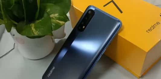 Live-hand image of Realme 7 is spotted with key specifications