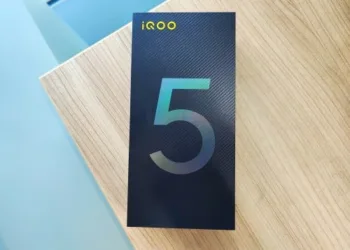 iQOO 5 retail box leaks alongside camera samples and BMW Edition