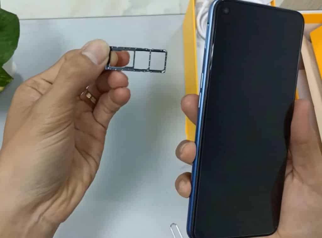 gsmarena 004 12 Live-hand image of Realme 7 is spotted with key specifications