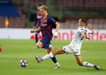 Here's why Frenkie de Jong had his hand bandaged in the match against Napoli