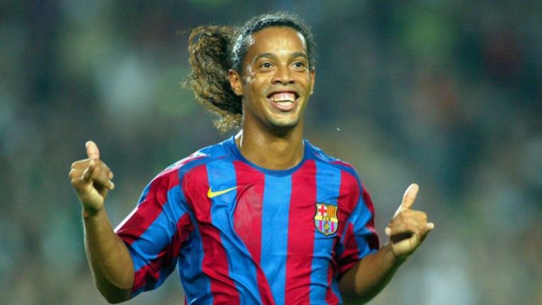 Legendary Brazilian Footballer Ronaldinho joins Koo