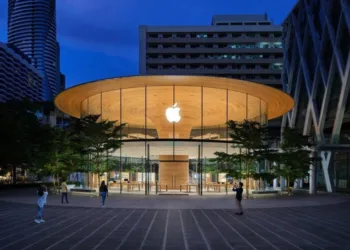 Apple Central World Thailand - 1_TechnoSports.co.in