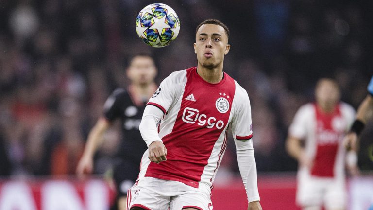 Barcelona looking to accelerate the signing of right-back Sergino Dest from Ajax