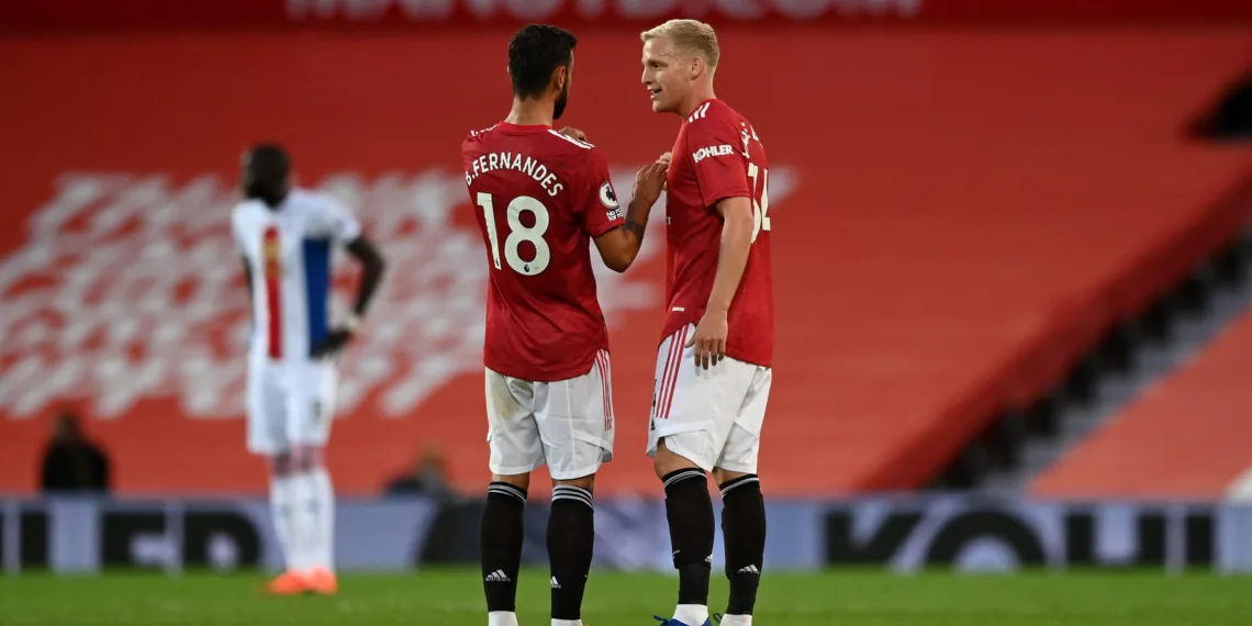 MANCHESTER, ENGLAND - SEPTEMBER 19: Donny Van De Beek of Manchester United speaks with Bruno Fernandes of Manchester United during the Premier League match between Manchester United and Crystal Palace at Old Trafford on September 19, 2020 in Manchester, England. (Photo by Shaun Botterill/Getty Images)