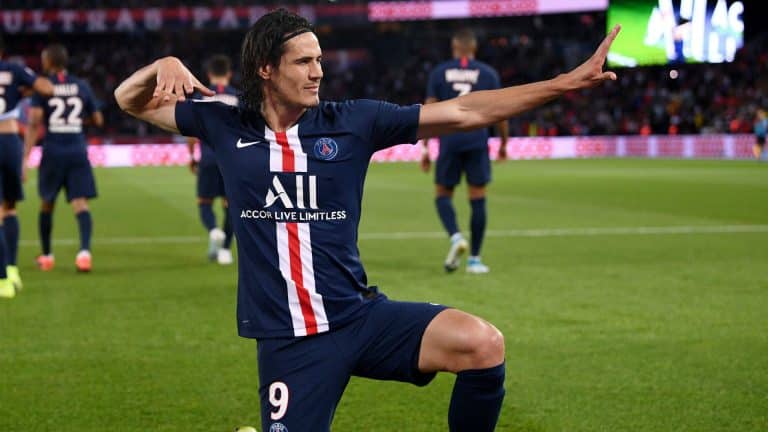 Manchester United willing to sign free agent Cavani