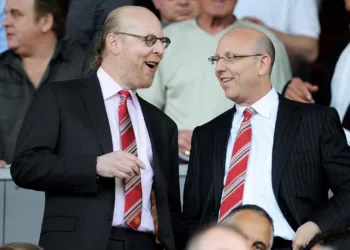 MANCHESTER, ENGLAND - APRIL 09: Manchester United Co-Chairmen Joel Glazer (R) and Avram Glazer talk during the Barclays Premier League match between Manchester United and Fulham at Old Trafford on April 9, 2011 in Manchester, England.  (Photo by Michael Regan/Getty Images)