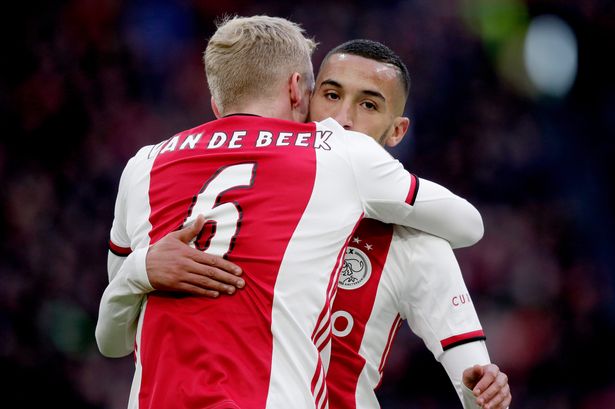 Hakim Ziyech is not happy seeing Donny Van De Beek on the substitute bench