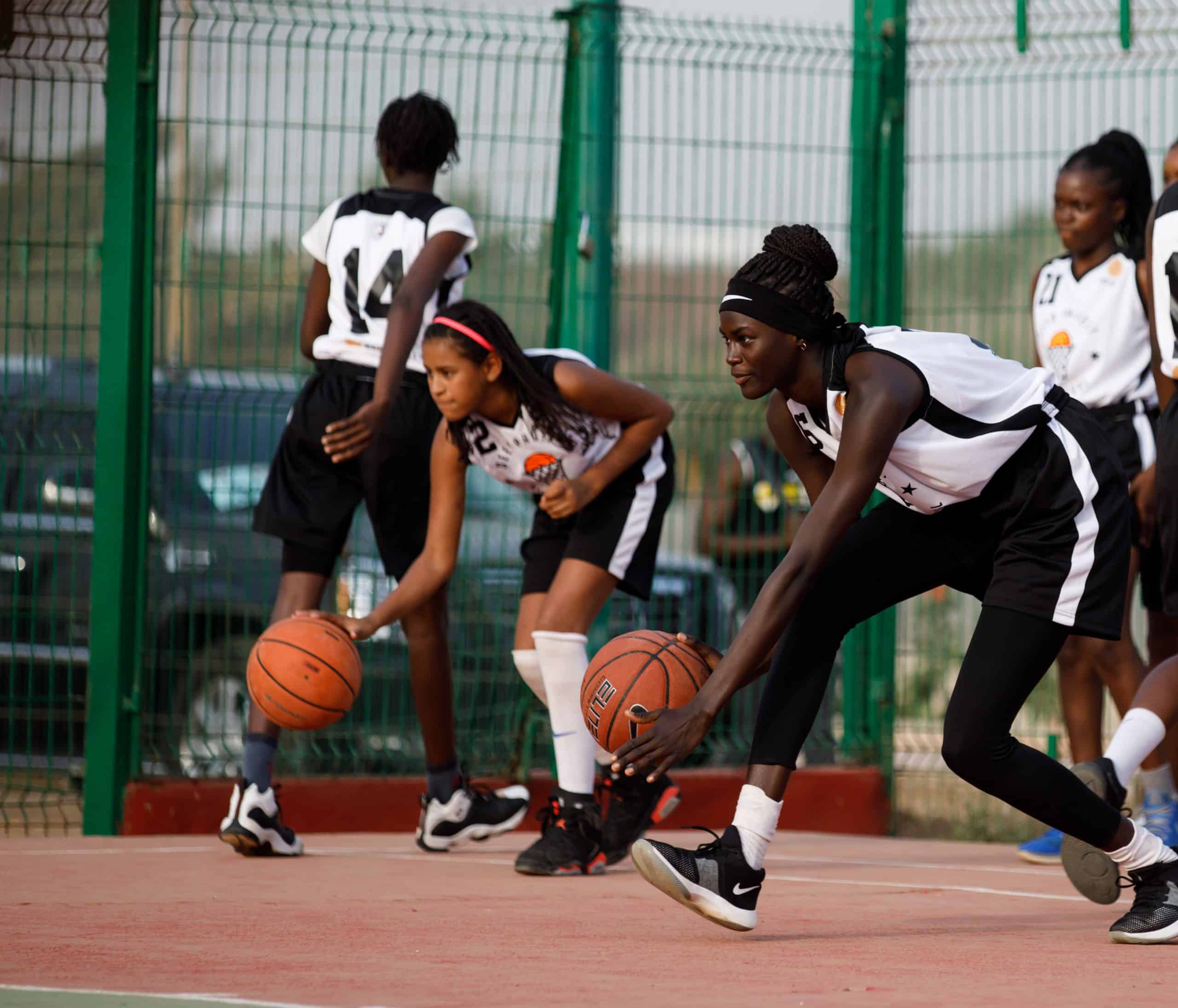 Prime Minister Trudeau and Masai Ujiri take part in a 2022 Dakar Youth Olympics event in Dakar. February 12, 2020.  ///
Le premier ministre Trudeau et Masai Ujiri participent à un événement portant sur les Jeux olympiques de la jeunesse de 2022 à Dakar. 12 février 2020.