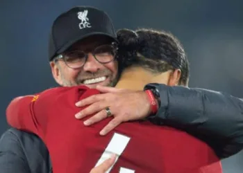 LEICESTER, ENGLAND - DECEMBER 26: Liverpool Manager Jurgen Klopp and Virgil van Dijk celebrate after victory in the Premier League match between Leicester City and Liverpool FC at The King Power Stadium on December 26, 2019 in Leicester, United Kingdom. (Photo by Visionhaus)