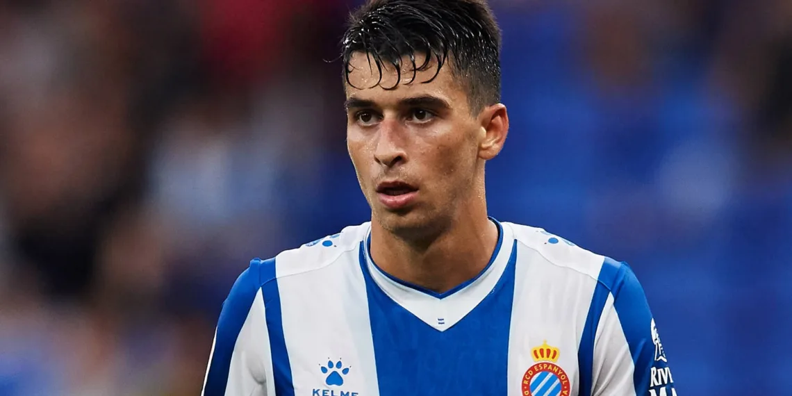 BARCELONA, SPAIN - AUGUST 18: Marc Roca of RCD Espanyol looks on during the Liga match between RCD Espanyol and Sevilla FC at RCDE Stadium on August 18, 2019 in Barcelona, Spain. (Photo by Alex Caparros/Getty Images)