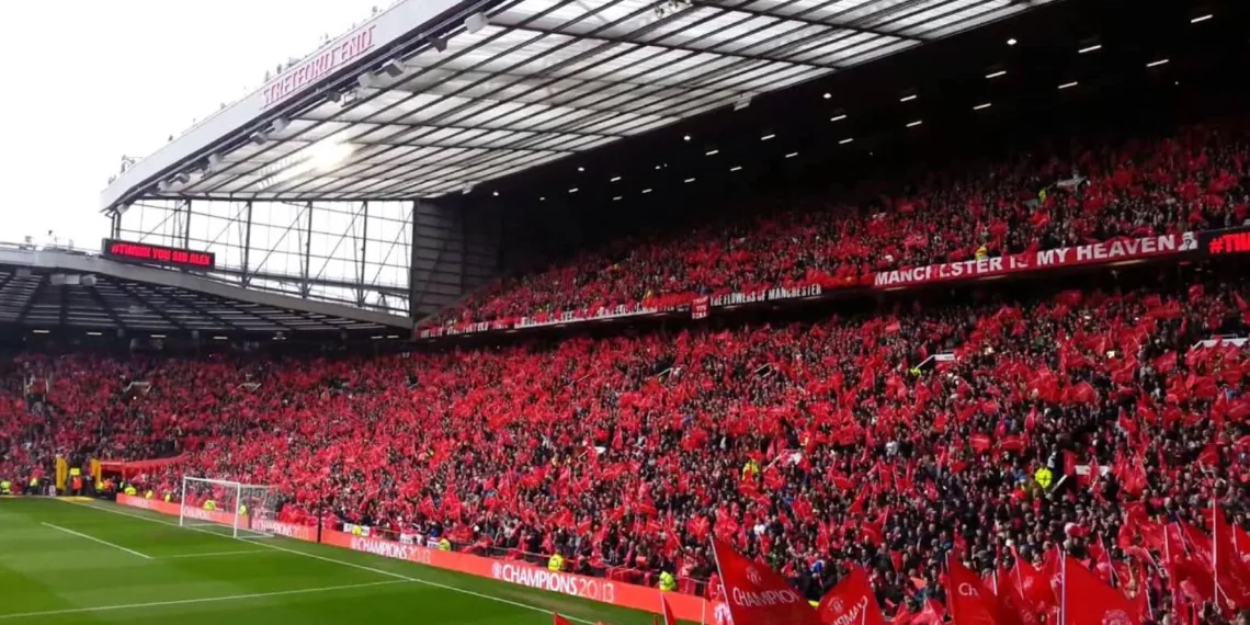 Man United Fans Singing - Stretford End Manchester