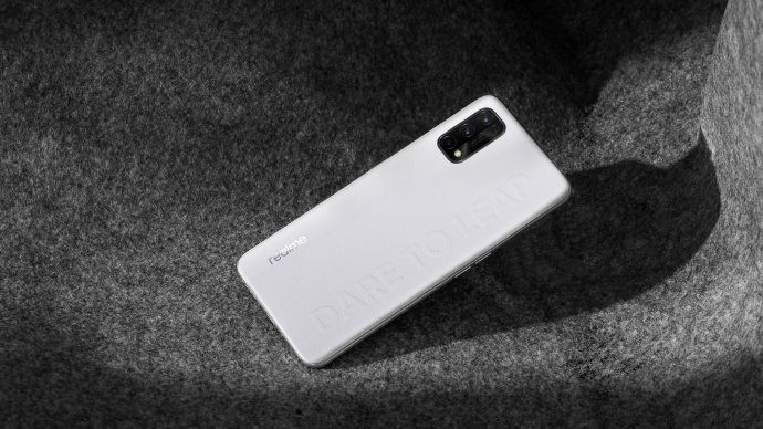 Realme Q2 teased by the company executive, to feature light gray leather back panel