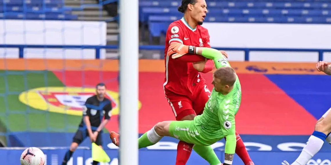 LIVERPOOL, ENGLAND - OCTOBER 17: Virgil van Dijk of Liverpool is tackled by Jordan Pickford of Everton which led to Virgil van Dijk being substituted for an injury during the Premier League match between Everton and Liverpool at Goodison Park on October 17, 2020 in Liverpool, England. Sporting stadiums around the UK remain under strict restrictions due to the Coronavirus Pandemic as Government social distancing laws prohibit fans inside venues resulting in games being played behind closed doors. (Photo by Laurence Griffiths/Getty Images)