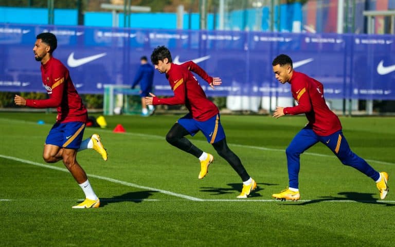 Koeman rests Messi and De Jong for the trip to Kiev
