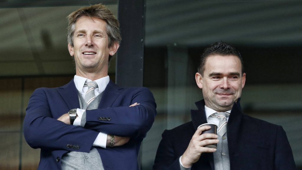 D5WmvLCWkAUyfqJ Marc Overmars and Edwin Van Der Sar in contention for Manchester United job