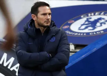 Chelsea's English head coach Frank Lampard watches from the touchline during the English Premier League football match between Chelsea and Southampton at Stamford Bridge in London on December 26, 2019. (Photo by Adrian DENNIS / AFP) / RESTRICTED TO EDITORIAL USE. No use with unauthorized audio, video, data, fixture lists, club/league logos or 'live' services. Online in-match use limited to 120 images. An additional 40 images may be used in extra time. No video emulation. Social media in-match use limited to 120 images. An additional 40 images may be used in extra time. No use in betting publications, games or single club/league/player publications. /