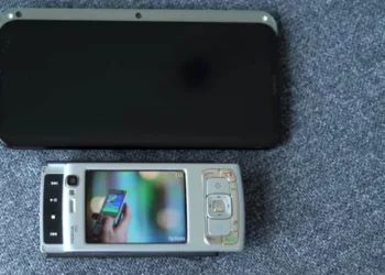 Reincarnation of the old Nokia N95, a Modern version appeared with a side slider