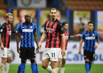 201017 Zlatan Ibrahimovic of Milan looks dejected during the Serie A football match between Inter and Milan on October 17, 2020 in Milano. Photo: Daniele Buffa / BILDBYRAN fotboll football soccer serie a inter milan bbeng depp deppar *** 201017 Zlatan Ibrahimovic of Milan looks dejected during the Serie A football match between Inter and Milan on October 17, 2020 in Milano Photo Daniele Buffa BILDBYRAN fotboll football soccer serie a inter milan bbeng depp deppar, PUBLICATIONxNOTxINxSWExNORxAUT Copyright: DANIELExBUFFA BB201017ZG010