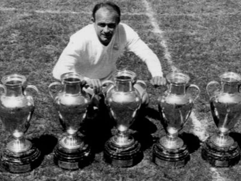 alfredo di stefano 1960 Top 10 best players to wear the number 10 shirt
