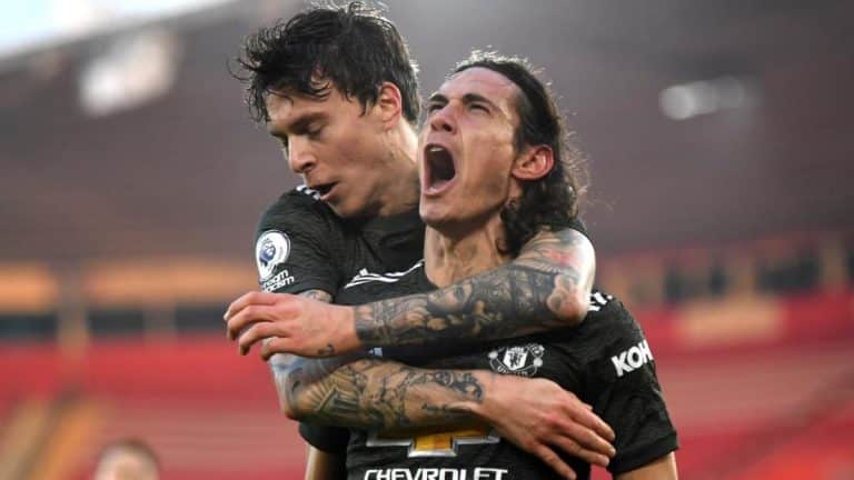 Edinson Cavani announces his arrival at Manchester United in style