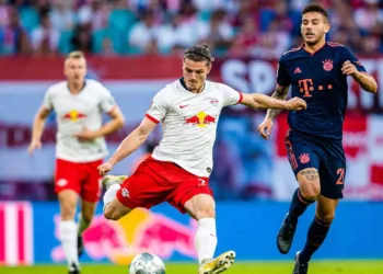 Marcel Sabitzer ( 7 RB Leipzig), Lucas Hernandez ( 21 FC Bayern Muenchen) waehrend der Saison 2019-2020 in der 1. Fussball Bundesliga (Herren) zwischen RB Leipzig und FC Bayern M¸nchen in der Red Bull Arena am 14. September 2019 in Leipzig, Sachsen (Saxony), Deutschland (Germany) (DFL REGULATIONS PROHIBIT ANY USE OF PHOTOGRAPHS AS IMAGE SEQUENCES AND/OR QUASI-VIDEO) RB Leipzig - FC Bayern M¸nchen Leipzig *** Marcel Sabitzer 7 RB Leipzig , Lucas Hernandez 21 FC Bayern Muenchen during the season 2019 2020 in the 1 Soccer Bundesliga Men between RB Leipzig and FC Bayern Munich in the Red Bull Arena on 14 September 2019 in Leipzig, Saxony Saxony , Germany Germany DFL REGULATIONS PROHIBIT ANY USE OF PHOTOGRAPHS AS IMAGE SEQUENCES AND OR QUASI VIDEO RB Leipzig FC Bayern M¸nchen Leipzig Copyright: xHartmutxBoesenerx/xEibner-Pressefotox EP_hbr